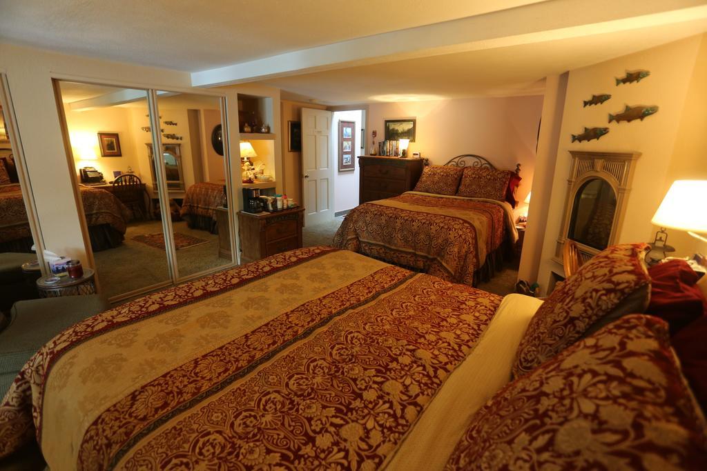Deluxe Suite with Sea View